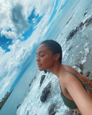 China Anne McClain Instagram - i learned more in 2022 than i ever have in a single year. thank You God, for growing me. i couldn’t do this without You. 🤍