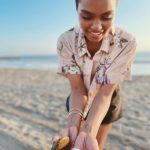 China Anne McClain Instagram - Ad - i love the beach 🌊 #foreverla #f21xme @forever21