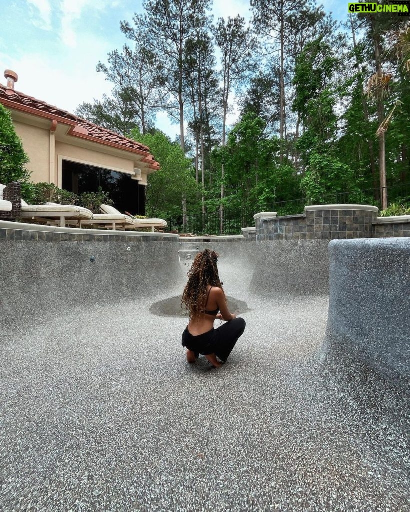 China Anne McClain Instagram - i hung out in my empty pool for hours ♡