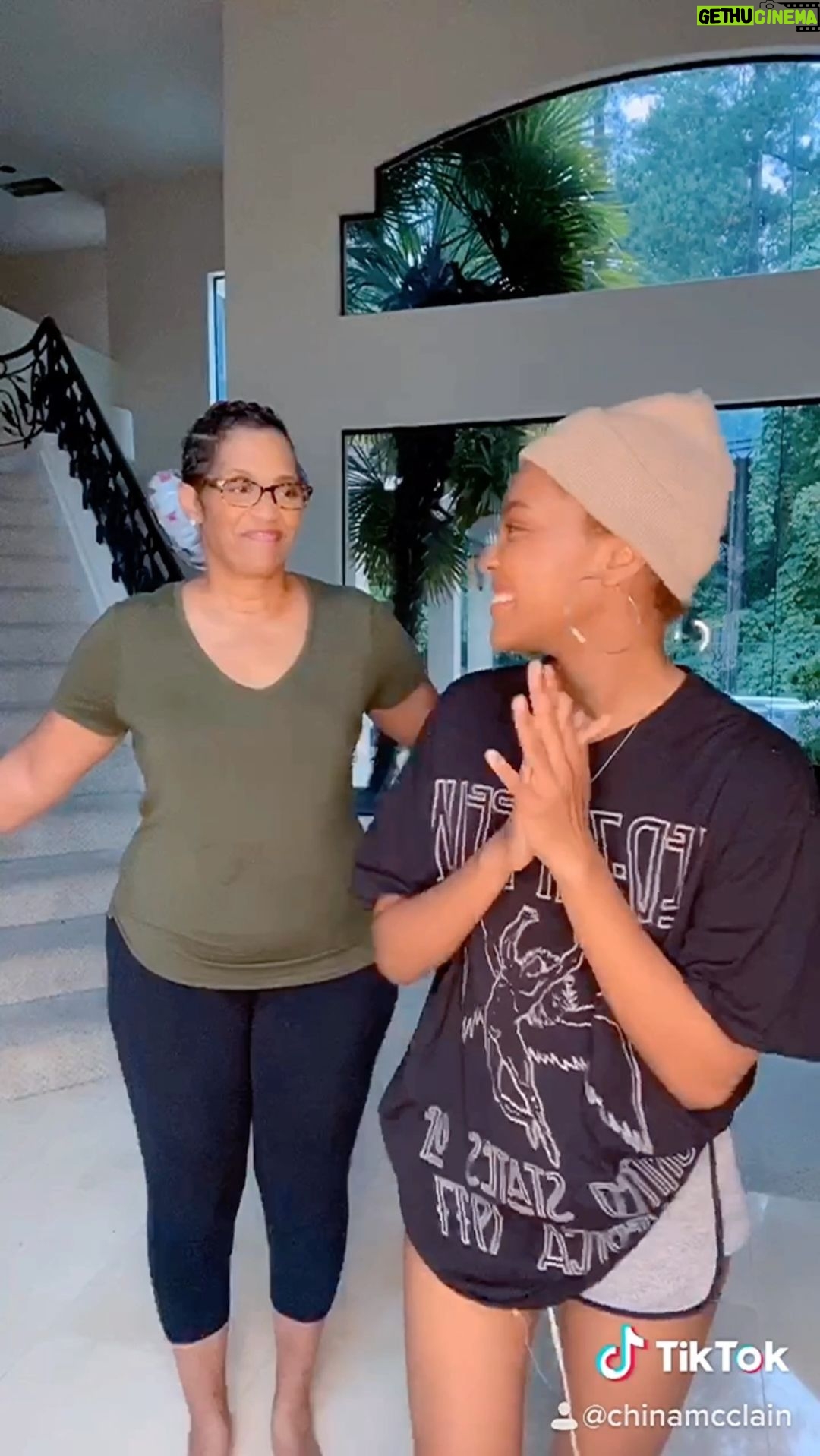 China Anne McClain Instagram - reposting one of my favorite vids with my beautiful Mommy @shontellmcclain !! Happy Mother’s Day to the best woman I know. I love you more than I can put into words. 💜😄