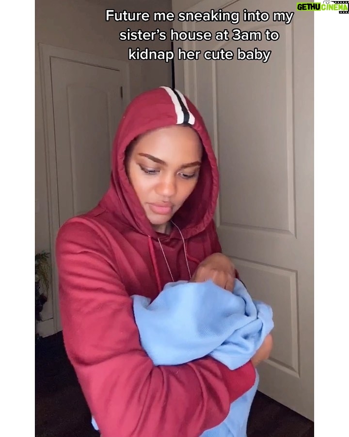 China Anne McClain Instagram - itโs Christmas Eveee๐๐พ๐๐