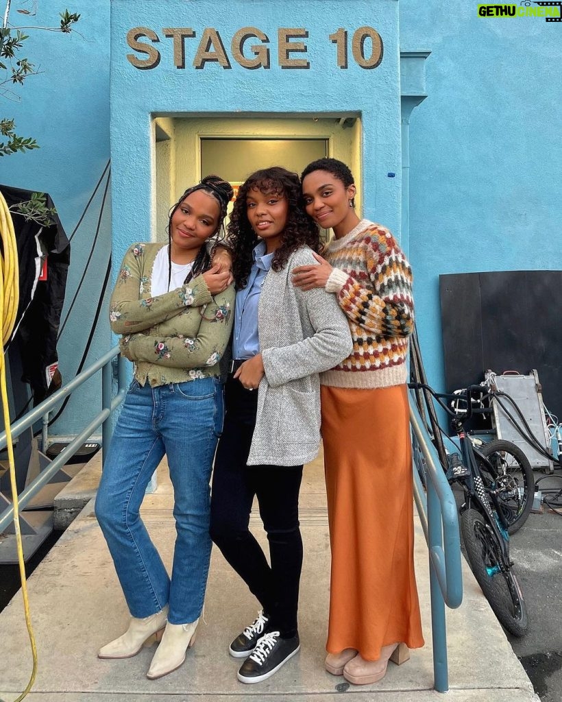 China Anne McClain Instagram - Sisters 🧡 I never thanked you all for supporting our episode the way you did... THANK YOU. It really means a lot to us. ❤