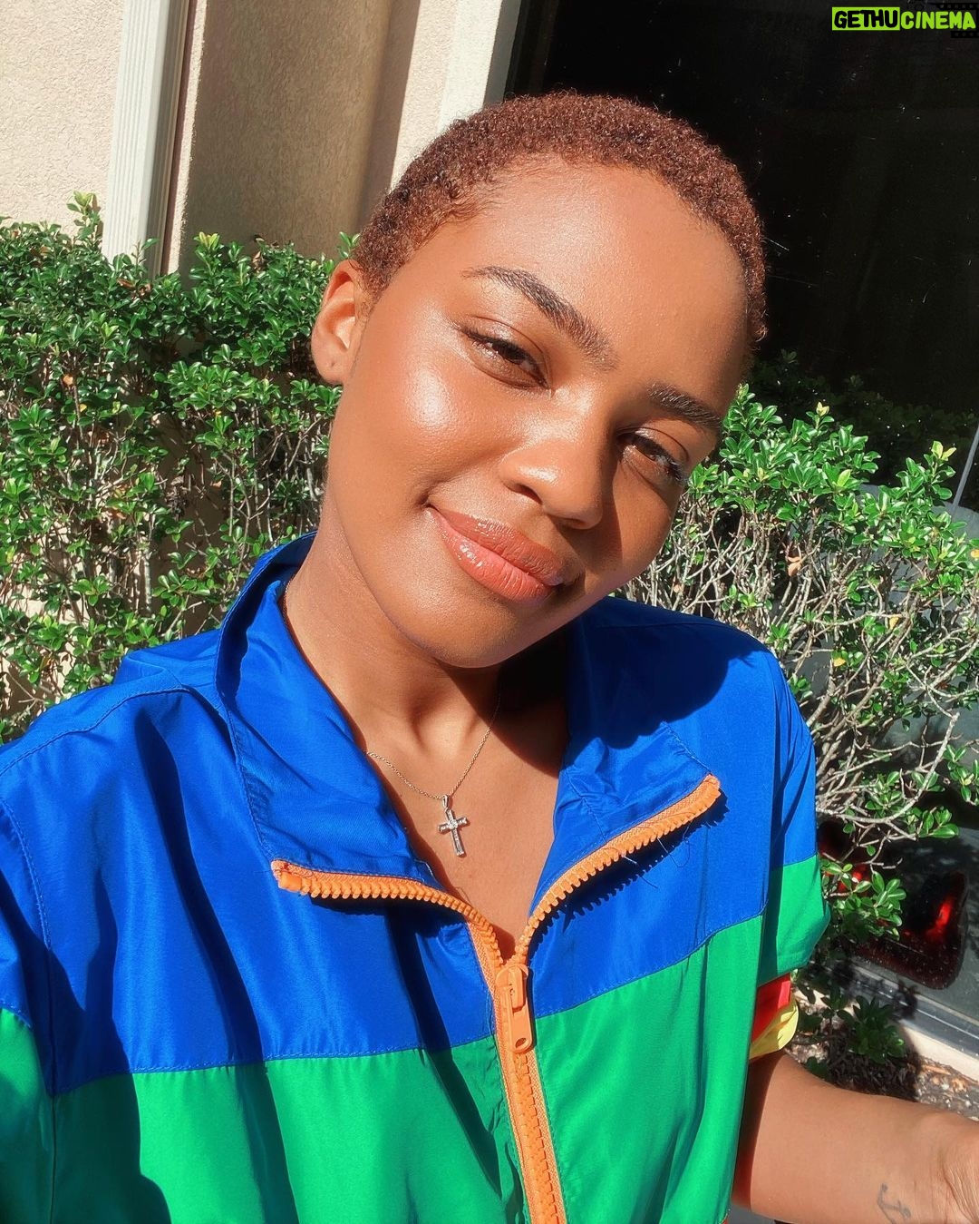 China Anne McClain Instagram - drop a comment if the last photo was half your childhood too❤️