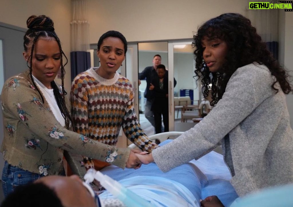 China Anne McClain Instagram - SURPRISE! For the first time since Daddy’s Little Girls, @mynameissisi @laurynmcclain and I are playing SISTERS on-screen!! Watch @911lonestar on FOX to see us on APRIL 18TH! 🤩🤍