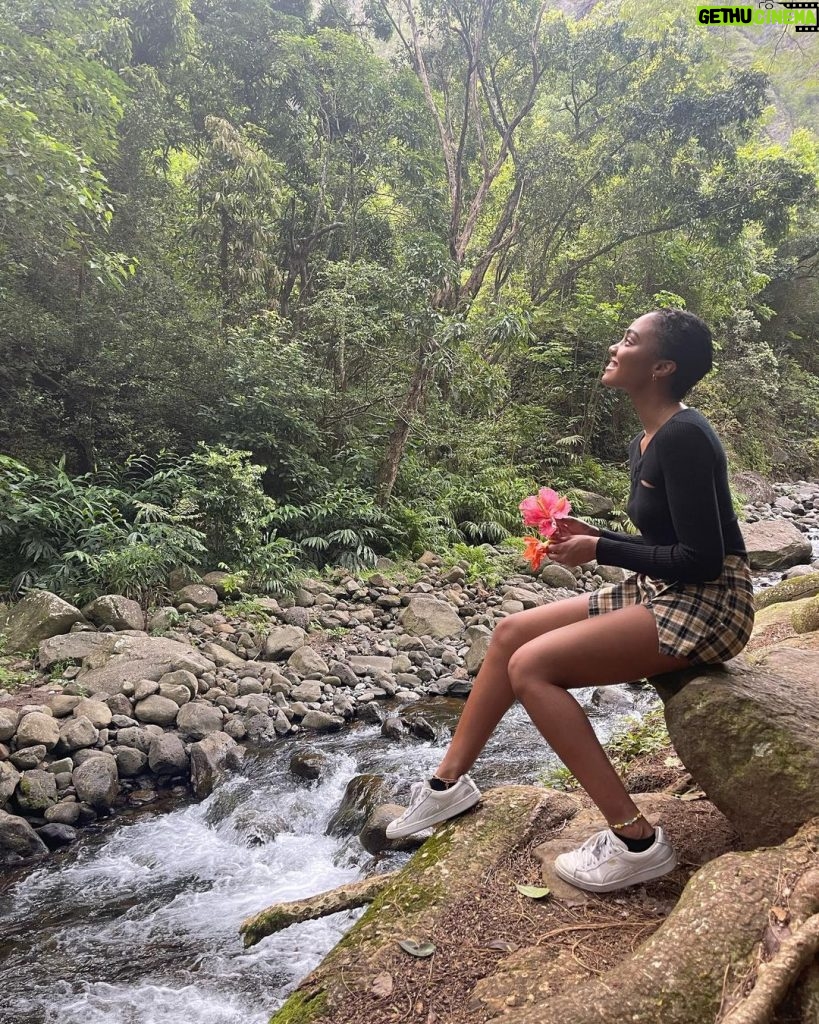 China Anne McClain Instagram - my happy place 🌺😊 God, You really are Creativity. photo creds - @mynameissisi <3 Lahaina, Maui - Hawaii