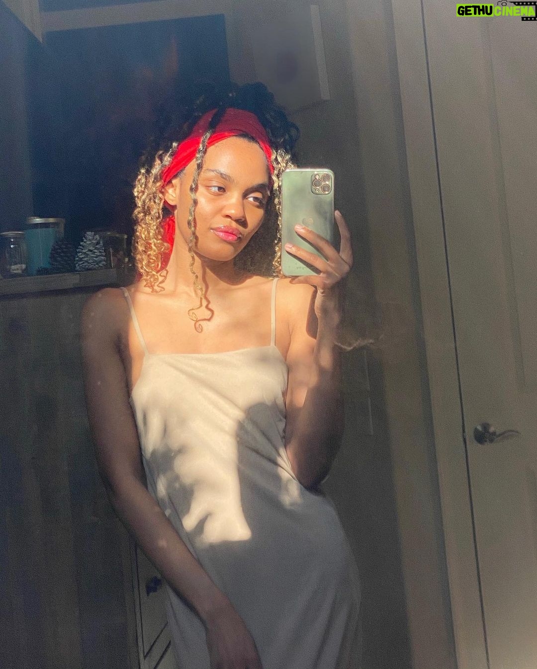 China Anne McClain Instagram - i’ve spent so much time in the sun lately 🌞