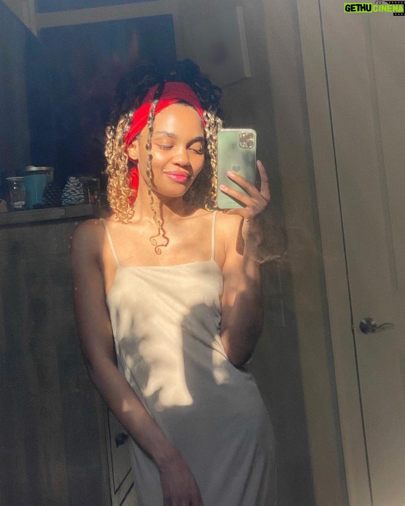 China Anne McClain Instagram - i’ve spent so much time in the sun lately 🌞