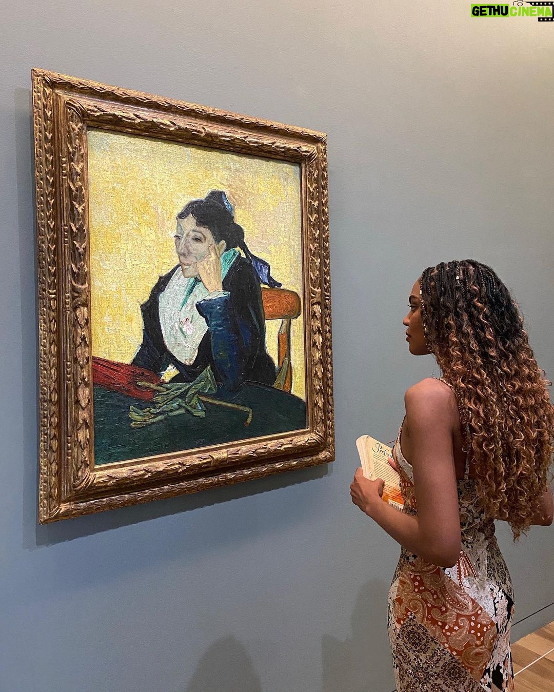 China Anne McClain Instagram - i feel even closer to God in art museums. Musée d’Orsay ✨ Paris, France
