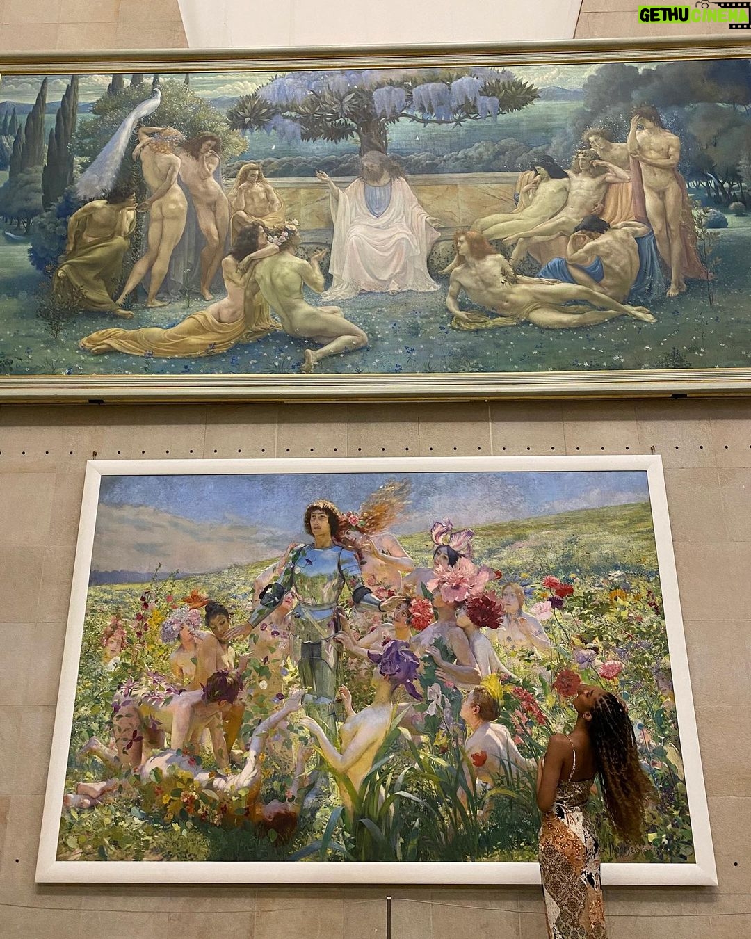 China Anne McClain Instagram - i feel even closer to God in art museums. Musée d’Orsay ✨ Paris, France