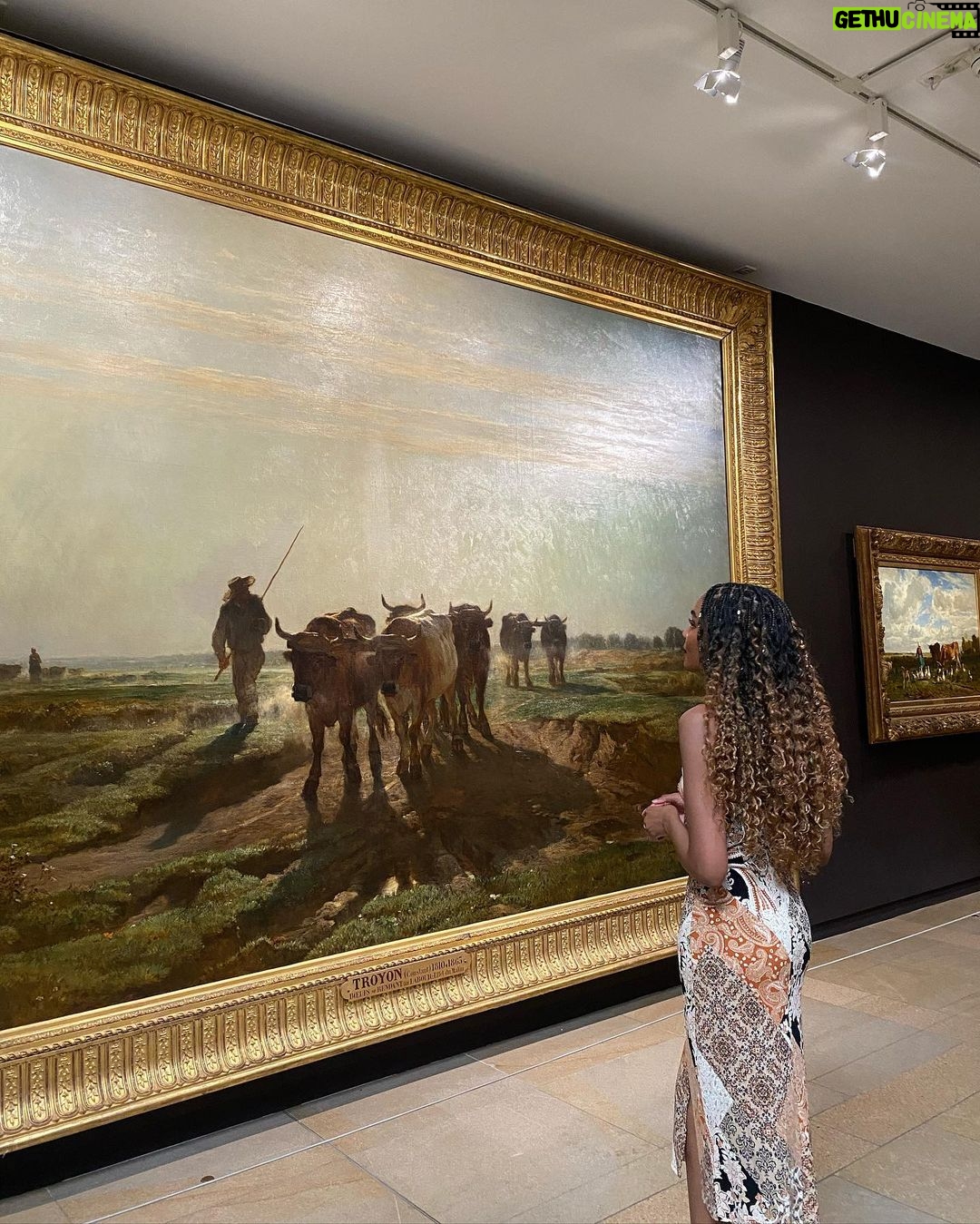 China Anne McClain Instagram - i feel even closer to God in art museums. Musée d’Orsay ✨ Paris, France