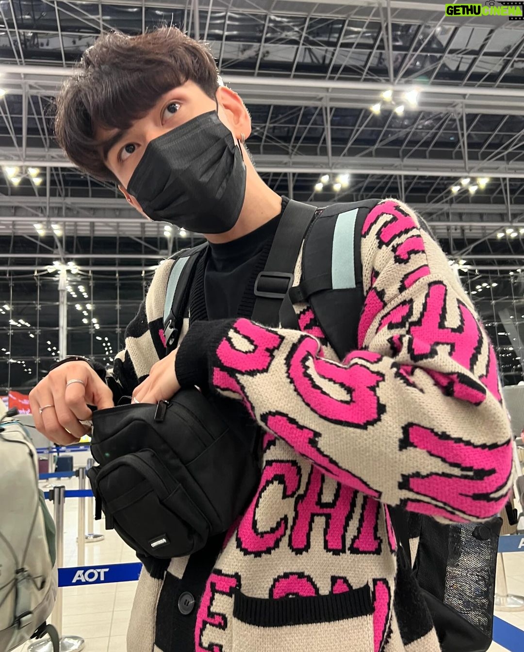 Chinnarat Siriphongchawalit Instagram - chinchan with shinchan