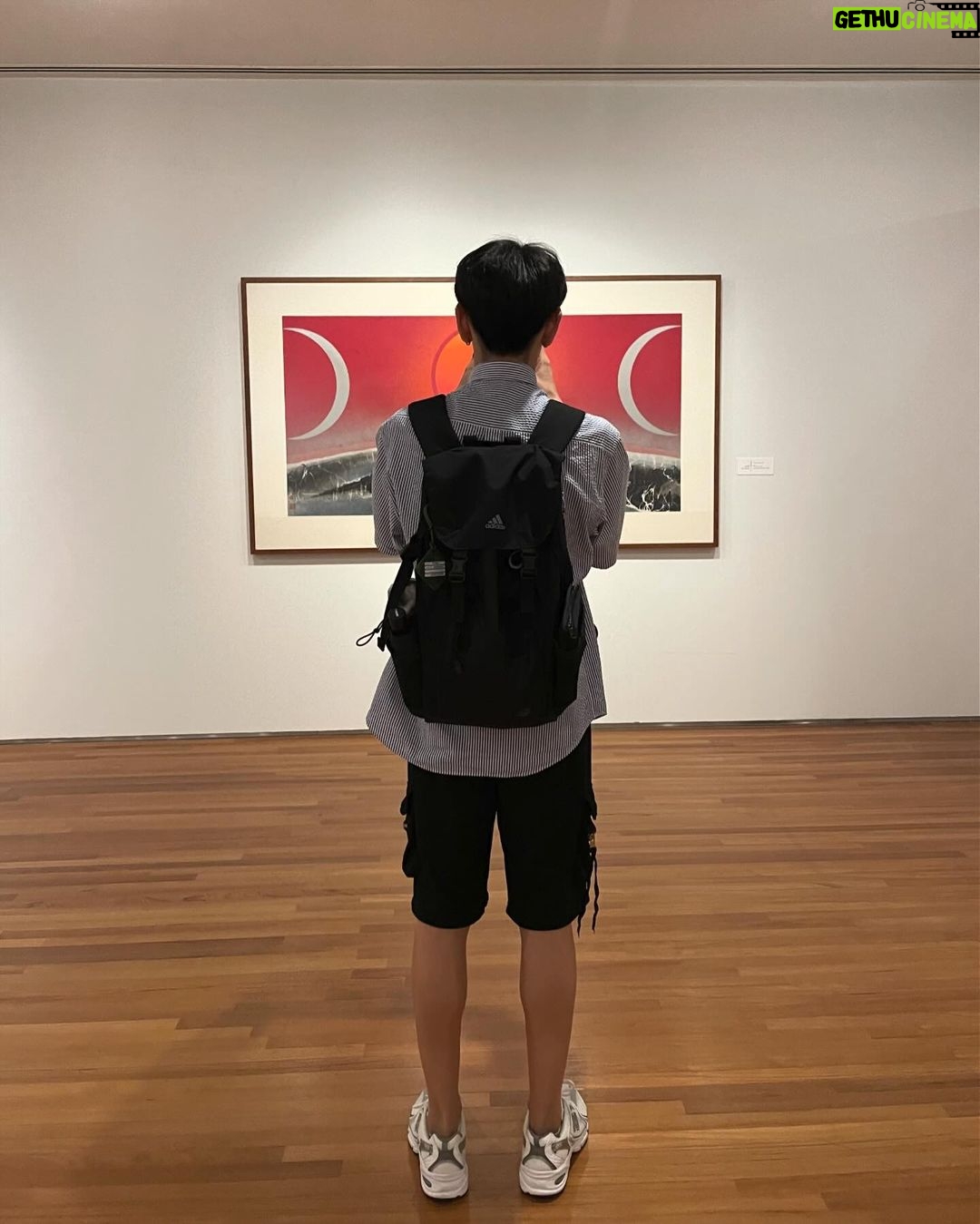 Chinnarat Siriphongchawalit Instagram - school tour mode at the gallery