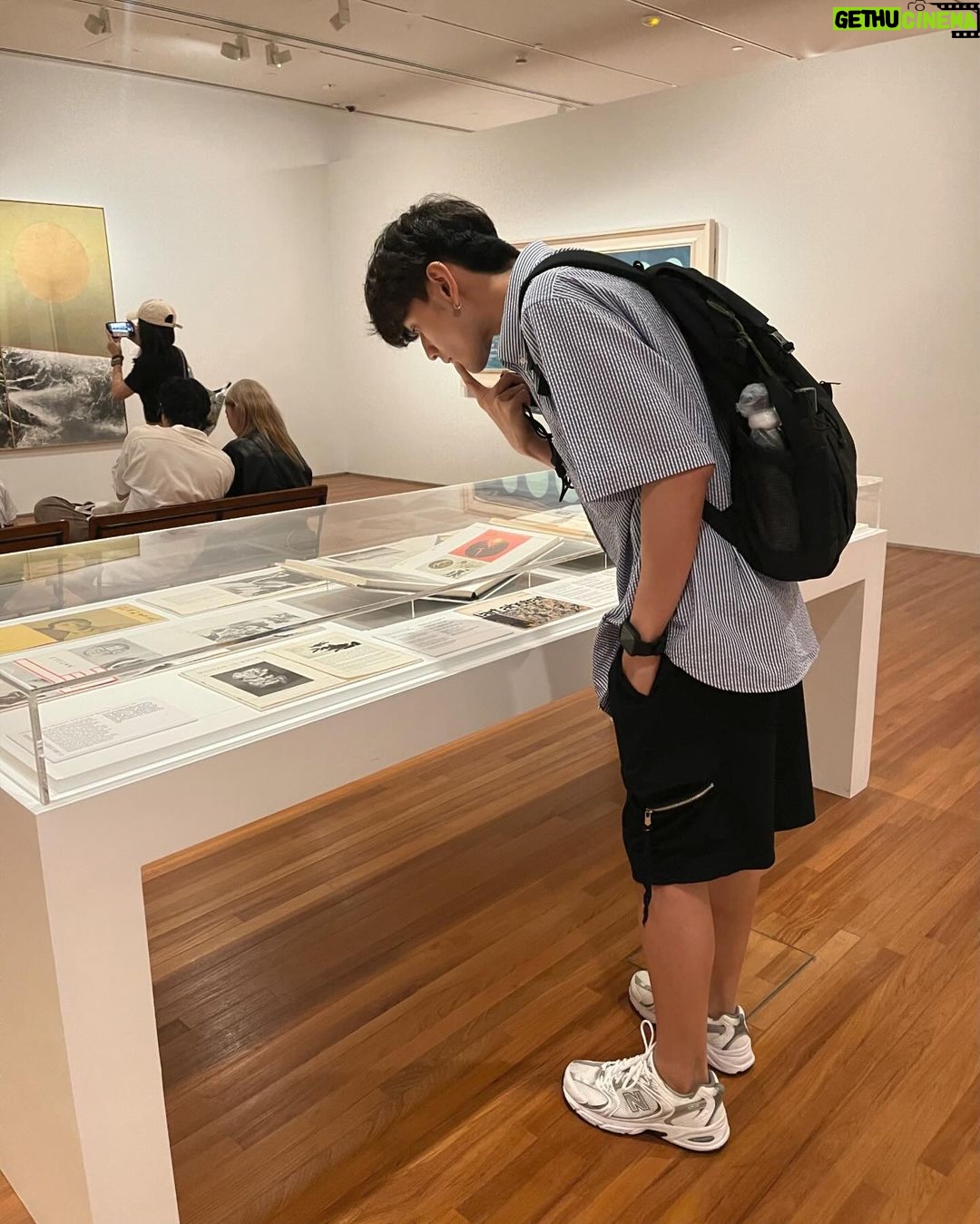 Chinnarat Siriphongchawalit Instagram - school tour mode at the gallery