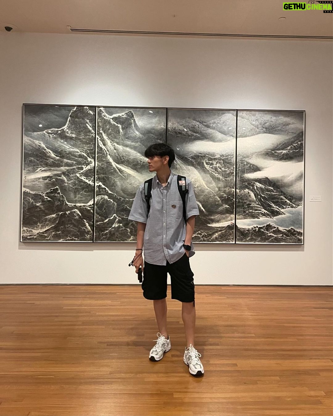 Chinnarat Siriphongchawalit Instagram - school tour mode at the gallery