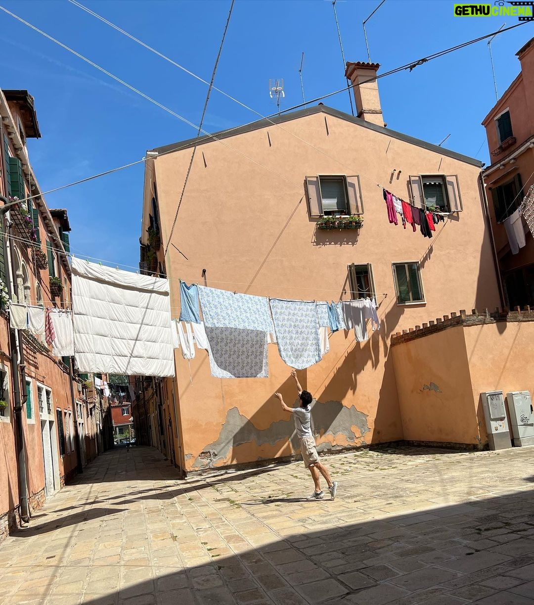 Chino Darín Instagram - Los quehaceres domésticos 📷 @ursulolita Venice, Italy
