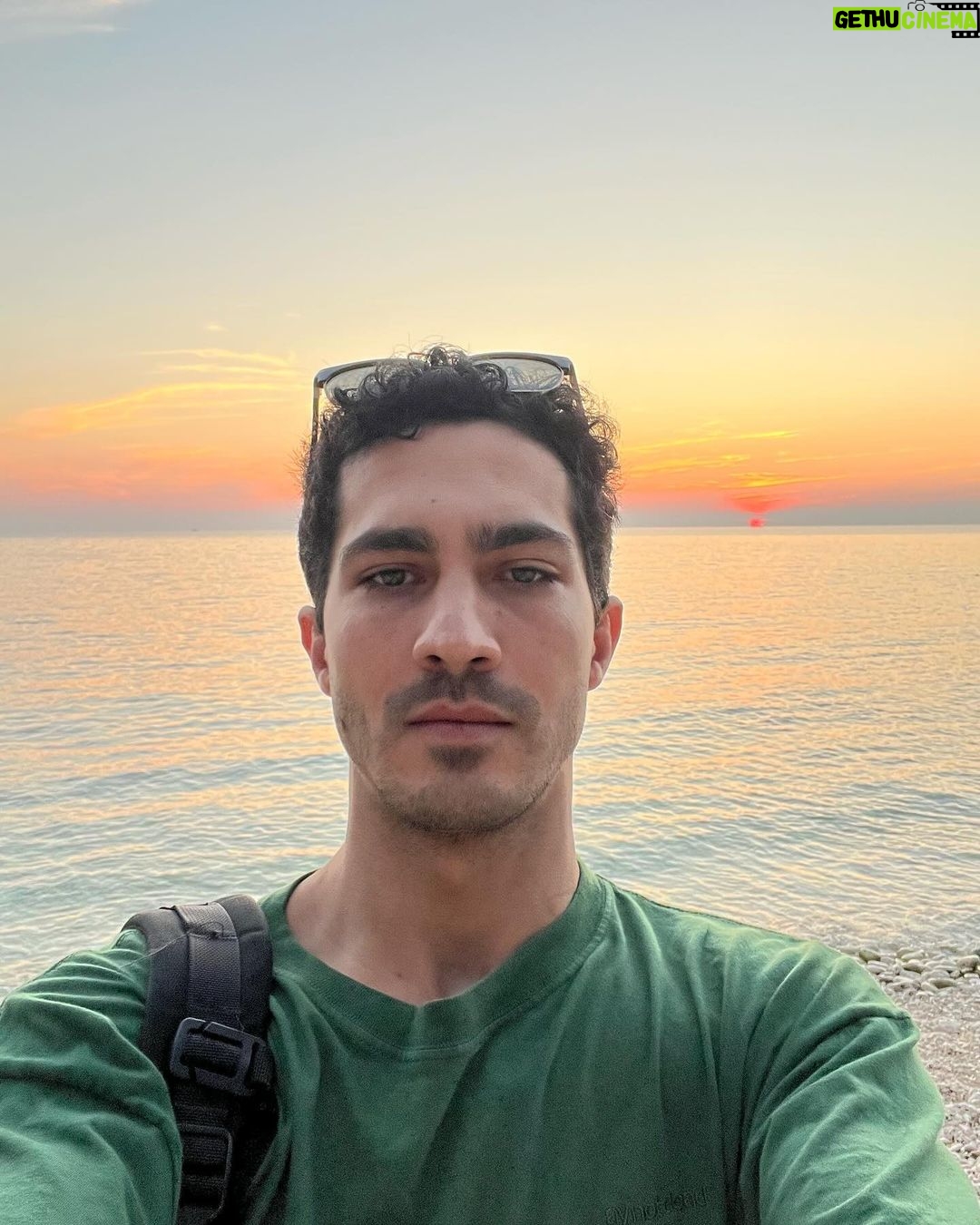 Chino Darín - 136.9K Likes - #TBT Selfi atardecer en el Adriático