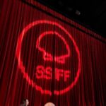 Chino Darín Instagram - El @sansebastianfes x siempre en mi ♥️ De la 70va edición del festival me llevo alegrías y recuerdos para toda la vida. Que ciudad maravillosa! Eskerrik asko Donostia. 1: Presentando “Historias para no contar” de Cesc Gay 2: Justo antes de la proyección de “Argentina, 1985” con un equipazo ( @axelkuschevatzk @lanzanipeter @ricardodarinok @sanmitre @fedeposter ) 3: Con el Presidente del Jurado de esta edición: El amigo, colega productor y compatriota Matías Mosteirín. 4, 5, 6 y 7: Gala de Clausura, Premio del público #Argentina1985 y discurso de aceptación en el Kursaal. 8: Foto que le pedí a Antonio. Pescador Donostiarra y gran conversador. 9 Las vistas desde mi habitación en el magnífico Hotel María Cristina. 10. Txuletón con tomate por supuesto! Bar Néstor. #70SSIFF ♥️ Donostia Zinemaldia - Festival de San Sebastián