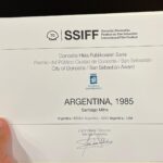 Chino Darín Instagram - El @sansebastianfes x siempre en mi ♥️ De la 70va edición del festival me llevo alegrías y recuerdos para toda la vida. Que ciudad maravillosa! Eskerrik asko Donostia. 1: Presentando “Historias para no contar” de Cesc Gay 2: Justo antes de la proyección de “Argentina, 1985” con un equipazo ( @axelkuschevatzk @lanzanipeter @ricardodarinok @sanmitre @fedeposter ) 3: Con el Presidente del Jurado de esta edición: El amigo, colega productor y compatriota Matías Mosteirín. 4, 5, 6 y 7: Gala de Clausura, Premio del público #Argentina1985 y discurso de aceptación en el Kursaal. 8: Foto que le pedí a Antonio. Pescador Donostiarra y gran conversador. 9 Las vistas desde mi habitación en el magnífico Hotel María Cristina. 10. Txuletón con tomate por supuesto! Bar Néstor. #70SSIFF ♥️ Donostia Zinemaldia - Festival de San Sebastián