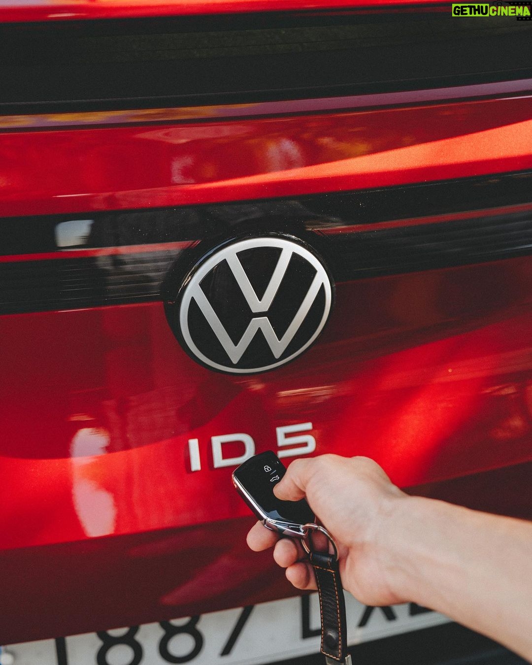 Chino Darín Instagram - Hasta ahora mi modelo 100% eléctrico favorito es el ID.5 de @vw_es Vean en stories algunos detalles que lo hacen increíble! ♥️