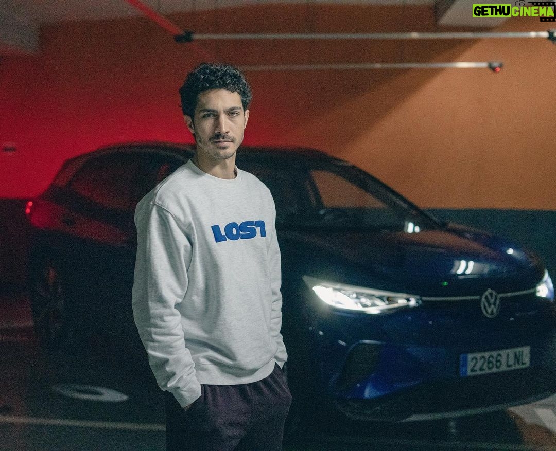 Chino Darín Instagram - A punto de sacar esta belleza a ver la luz del sol #VWID4 @vw_es