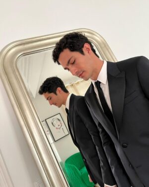 Chino Darín Instagram - La previa y el durante de los @premios_platino 💅🏼
Fuimos en representación de un equipazo enorme por El Reino. Felicitaciones a los compañeros por los premios! 🙌🏽
Gracias @etiquetanegra por acompañarme ♥️