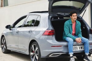 Chino Darín Instagram - Podría directamente vivir dentro de mi #GolfGTE y no extrañaría nada del mundo exterior.
@vw_es