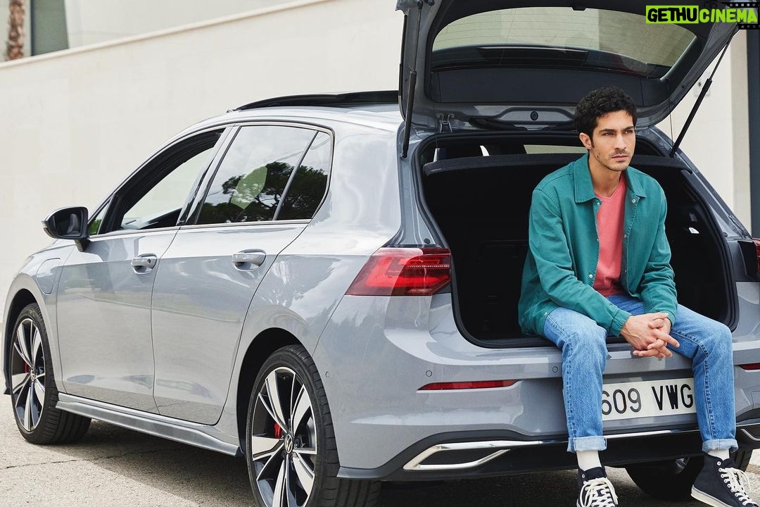 Chino Darín - 103.6K Likes - Podría directamente vivir dentro de mi #GolfGTE y no extrañaría nada del mundo exterior.
@vw_es
