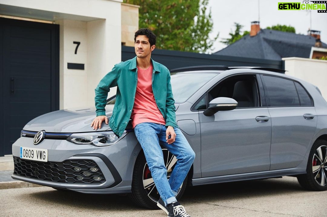 Chino Darín - 103.6K Likes - Podría directamente vivir dentro de mi #GolfGTE y no extrañaría nada del mundo exterior.
@vw_es