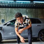 Chino Darín Instagram - Dos individuos se encuentran en un mismo punto. Y, por distintos que sean, coinciden, se reconocen. Conectan como dos partes de un mismo enchufe por el que sólo fluye la vida. #GolfGTE ❤️ @vw_es