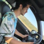 Chino Darín Instagram - ¡Gran escapada a la montaña con el nuevo @vw_es Tiguan híbrido enchufable! Un coche que flota entre los árboles. Se escucha el sonido del bosque y los pajaritos mientras conducís! 🙌🏽❤️🌳 #Volkswagen #VWTiguan #VW
