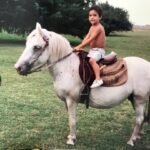 Chino Darín Instagram - “De qué color era el caballo blanco de San Martín?” #90s