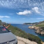 Chino Darín Instagram - ¡El paraíso! En stories les muestro parte del recorrido 100% eléctrico que hice por esta isla maravillosa en mi #VWgolfGTE. De híbrido enchufable deportivo a todoterreno, acumulando tierra por los caminos de Ibiza.