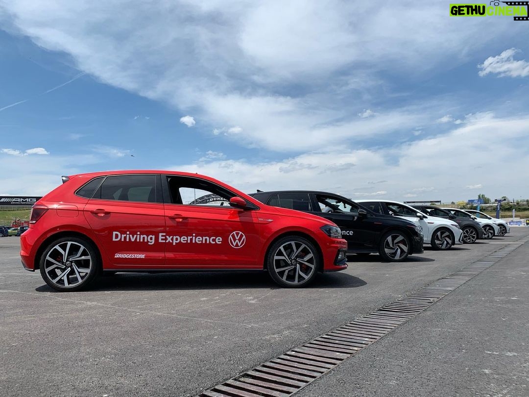 Chino Darín Instagram - Ayer estuve probando el nuevo ID.3 en el Circuito del Jarama. Vivan la experiencia 100% eléctrica en los stories de @vw_es #DrivingExperience #ID3 #Embajador Circuito de Madrid Jarama - RACE