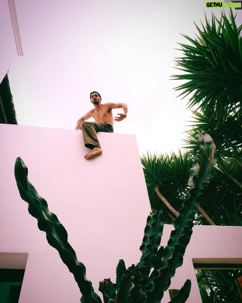 Chino Darín Instagram - Monerías 📷 @mirandamakaroff Ibiza