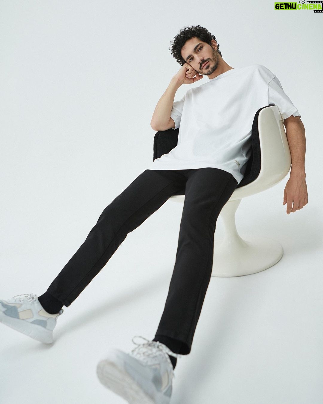 Chino Darín Instagram - Paciencia, ya es Diciembre... BOWEN 🖤 SS2021 @bowenlondonuk #ilovebowen x @gonromero