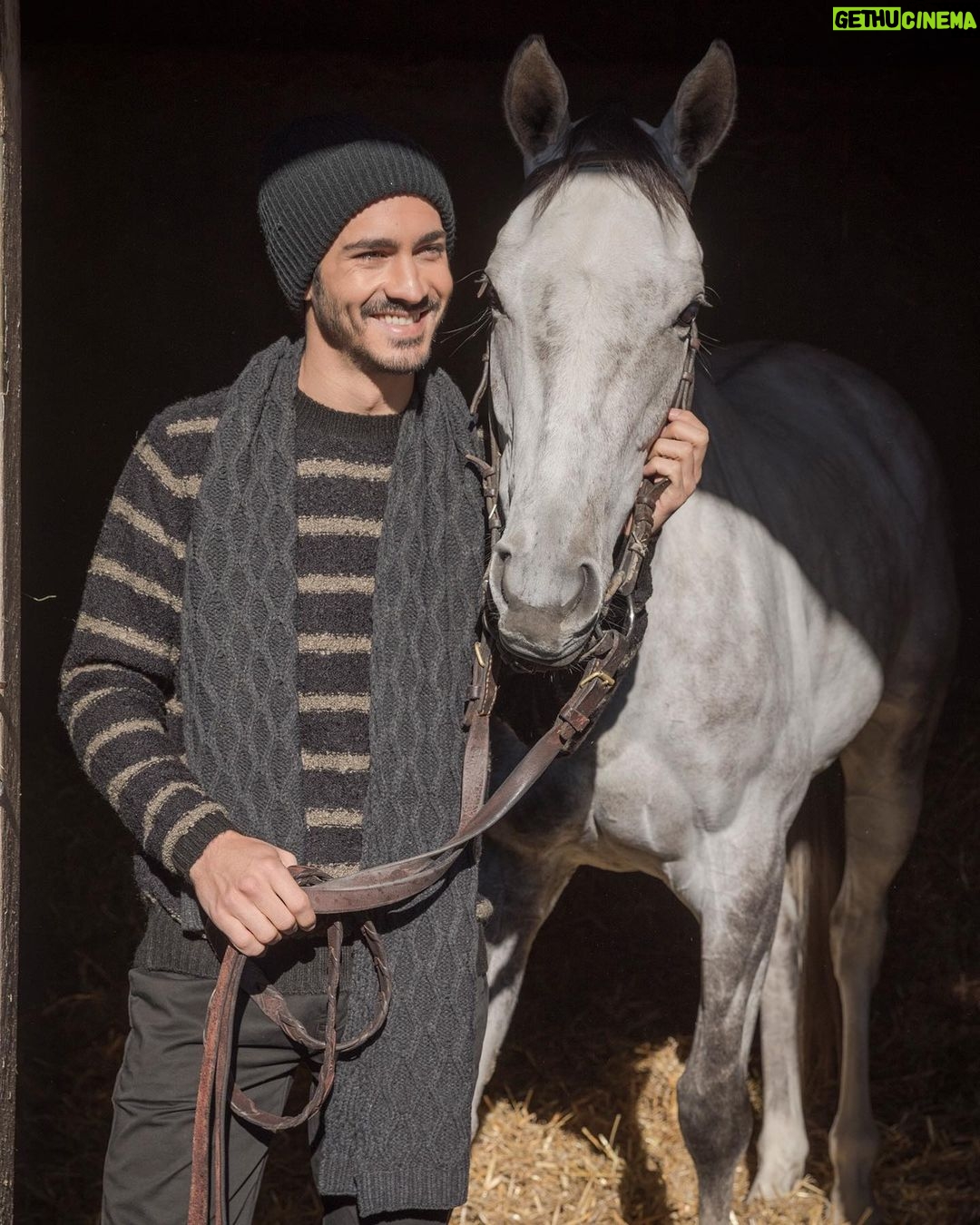 Chino Dar铆n Instagram - El tipo al que le gustaban los caballos. #TBT 2019 revista Convivimos 馃摲 @nicoperezphotography y @patoperezphoto Hip贸dromo de Palermo