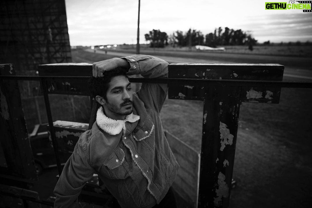 Chino Darín Instagram - Colgando de la ruta 2 📷 @eugenio.mazzinghi #TBT @rollingstonear 2019 Ruta 2