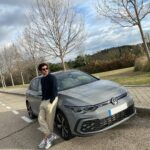 Chino Darín Instagram - “Se siente como volar”. Es lo primero que me salió al probar el nuevo @vw_es #GolfGTE en modo eléctrico. En stories te cuento más sensaciones. Y de paso fijate si estoy contento con mi nuevo bebé... 🚀 ¿Quién quiere subirse a dar una vuelta? #Embajador