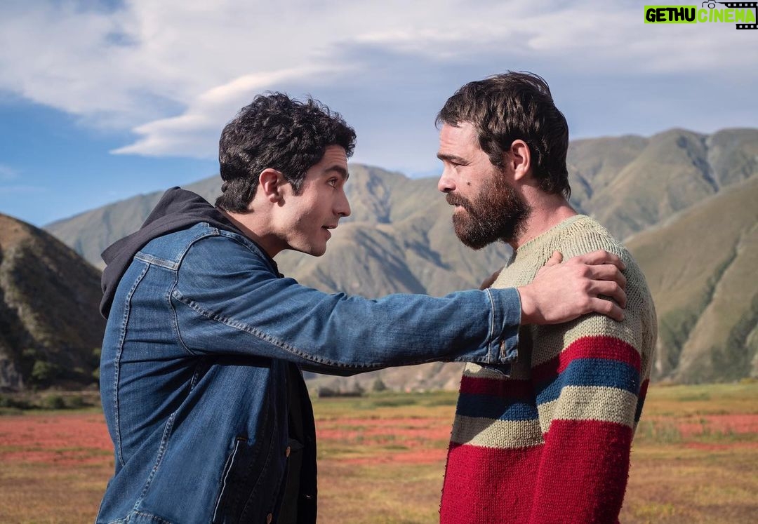 Chino Darín Instagram - Julio y Tadeo en la T2 de El Reino. Estreno el 22 de marzo x @netflixlat @chenetflix