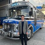 Chino Darín Instagram – Sábado Bus. 
Josha (nunca taxi) que nos encontramos en el rodaje de El Reino temporada 2. 
Un 343 Liniers-Tigre de ensueño, hecho a nuevo.
Narrmosura! ♥️