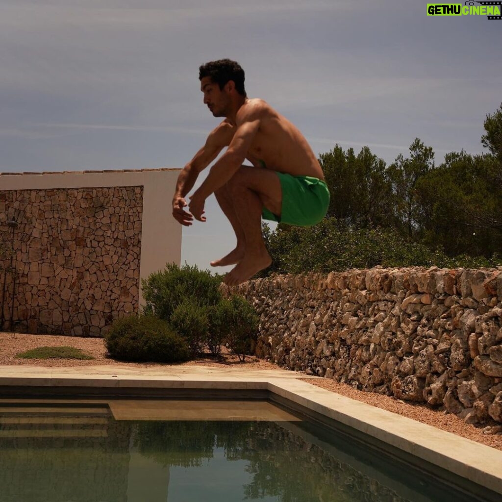 Chino Darín Instagram - Pensar el salto…