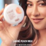 Chitrangada Singh Instagram - #Ad Slay every look with the @lakmeindia Peach Milk Vit E Crème Moisturiser! It truly gives your skin a filter smooth finish. I was in complete awe!✨ Get your hands on it now! #FilterSmoothSkin #Lakmē #LakmēSkincare #LakmēPeachMilk #PeachMilkSoftCreme #Moisturizer #VitaminE #peachmilk