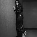 Chitrangada Singh Instagram - 🖤🖤🖤 . . . For the event : Makeup : @magictouchbyalinaadil Hair: @hairandmakeupby_ruchi Styling @eshaamiin1 Outfit @Miakee.official Jewelry @bblingg_meghana @ascend.rohank @karisma.joolry Photog : @anoop.devaraj