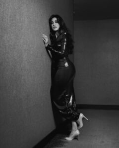 Chitrangada Singh Instagram - 🖤🖤🖤 . . . For the event : Makeup : @magictouchbyalinaadil Hair: @hairandmakeupby_ruchi Styling @eshaamiin1 Outfit @Miakee.official Jewelry @bblingg_meghana @ascend.rohank @karisma.joolry Photog : @anoop.devaraj