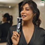Chitrangada Singh Instagram - A great look comprises of these: a dress to make you look your best, well-styled hair, and most importantly, a bright smile to bring it all together. Chitrangda relies on the Tissue Test to check whether or not she is ready to head out the door. And the product she uses to ensure she passes this? The Dabur Herb’l Activated Charcoal Toothpaste from @daburherblindia has active charcoal with 0% added harmful chemicals & powerful herbs and charcoal treated with oxygen that gives white teeth with fresh breath ✨ Buy it now on Amazon 🛍️ #ChooseBlackForWhite #YouCanNeverGoWrongWithBlack #DaburHerb’lCharcoal #Dabur #oralbeauty #ad