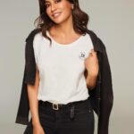 Chitrangada Singh Instagram - The glamorous Chitrangda Singh keeping it sustainable with Human Nature. Join us in supporting our cause. Link in bio! Photography: @taras84 Styled by: @thetyagiakshay Makeup: @flaviagiumua @pragyakapoor_ @gattukapoor @ashwin_malwade @elodie_lederf #YaaronKaSaath #HumansOfEkSaath #CelebratingEkSaath #HumanNature #eksaathfoundation