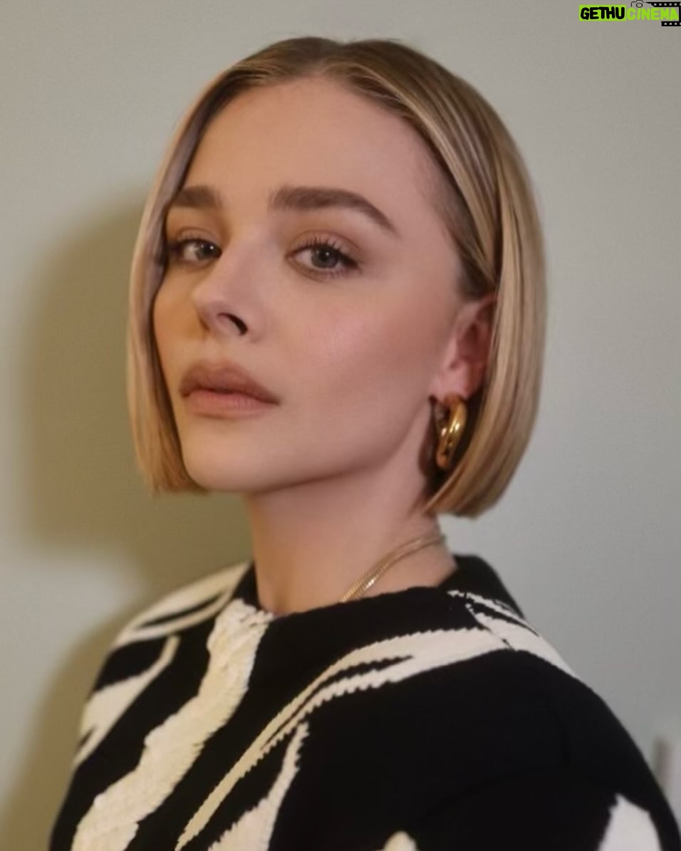 Chloë Grace Moretz Instagram - @louisvuitton x @wmag last night 🤍🖤🤍🖤 what a beautiful evening @nicolasghesquiere @saramoonves thank you