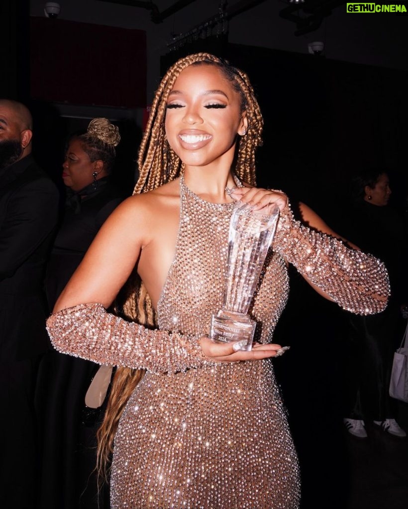 Chloe Bailey Instagram - felt like a princess last night 💖 thanks @tvonetv for honoring me and seeing me. thank you @michellewilliams for surprising and presenting the award to me. immensely grateful. can’t wait for you all to see the performance 🥰
