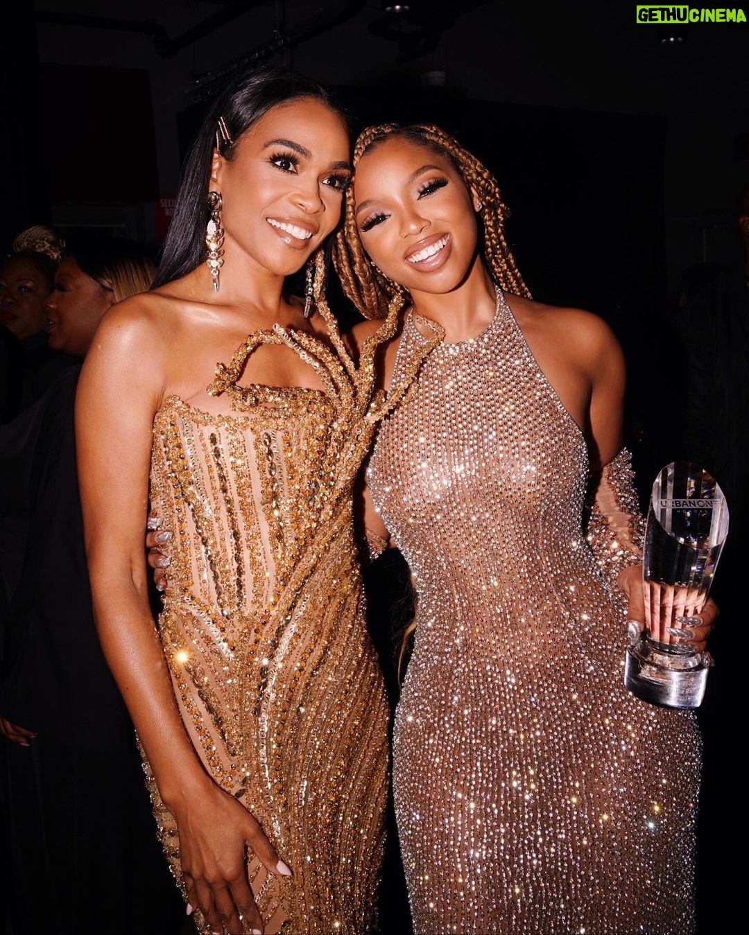 Chloe Bailey Instagram - felt like a princess last night 💖 thanks @tvonetv for honoring me and seeing me. thank you @michellewilliams for surprising and presenting the award to me. immensely grateful. can’t wait for you all to see the performance 🥰