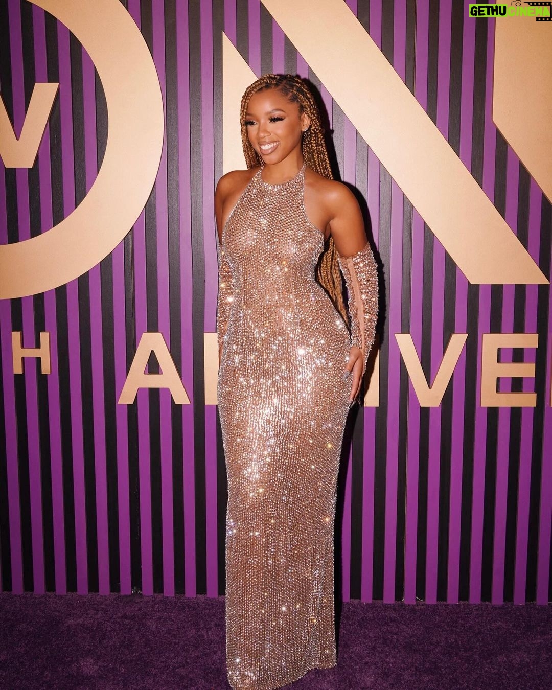 Chloe Bailey Instagram - felt like a princess last night 💖 thanks @tvonetv for honoring me and seeing me. thank you @michellewilliams for surprising and presenting the award to me. immensely grateful. can’t wait for you all to see the performance 🥰